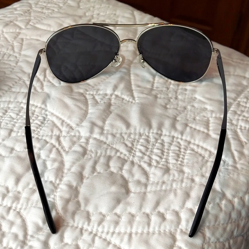 *🆕 BOTPOV Polarized Silver Aviator Frames, Black Lens Sunglasses with Case, NEW